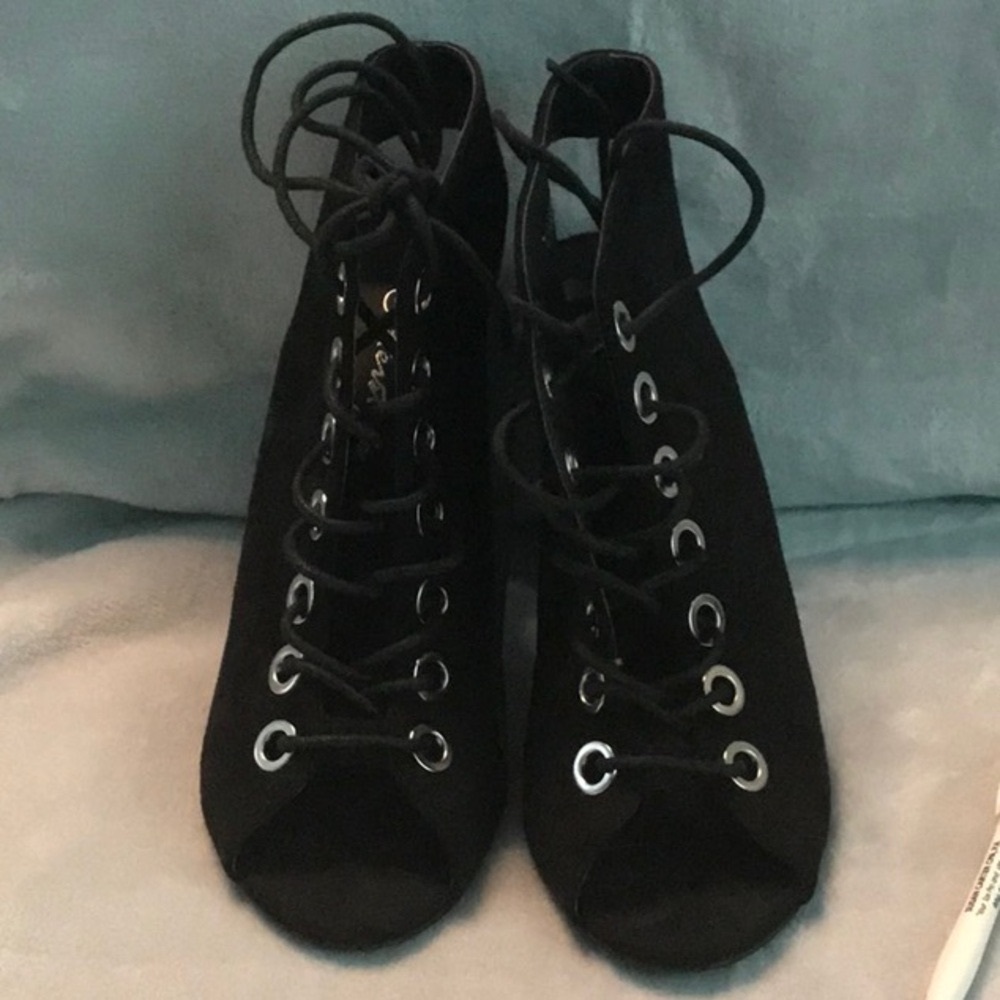 Lace up the ankle heels